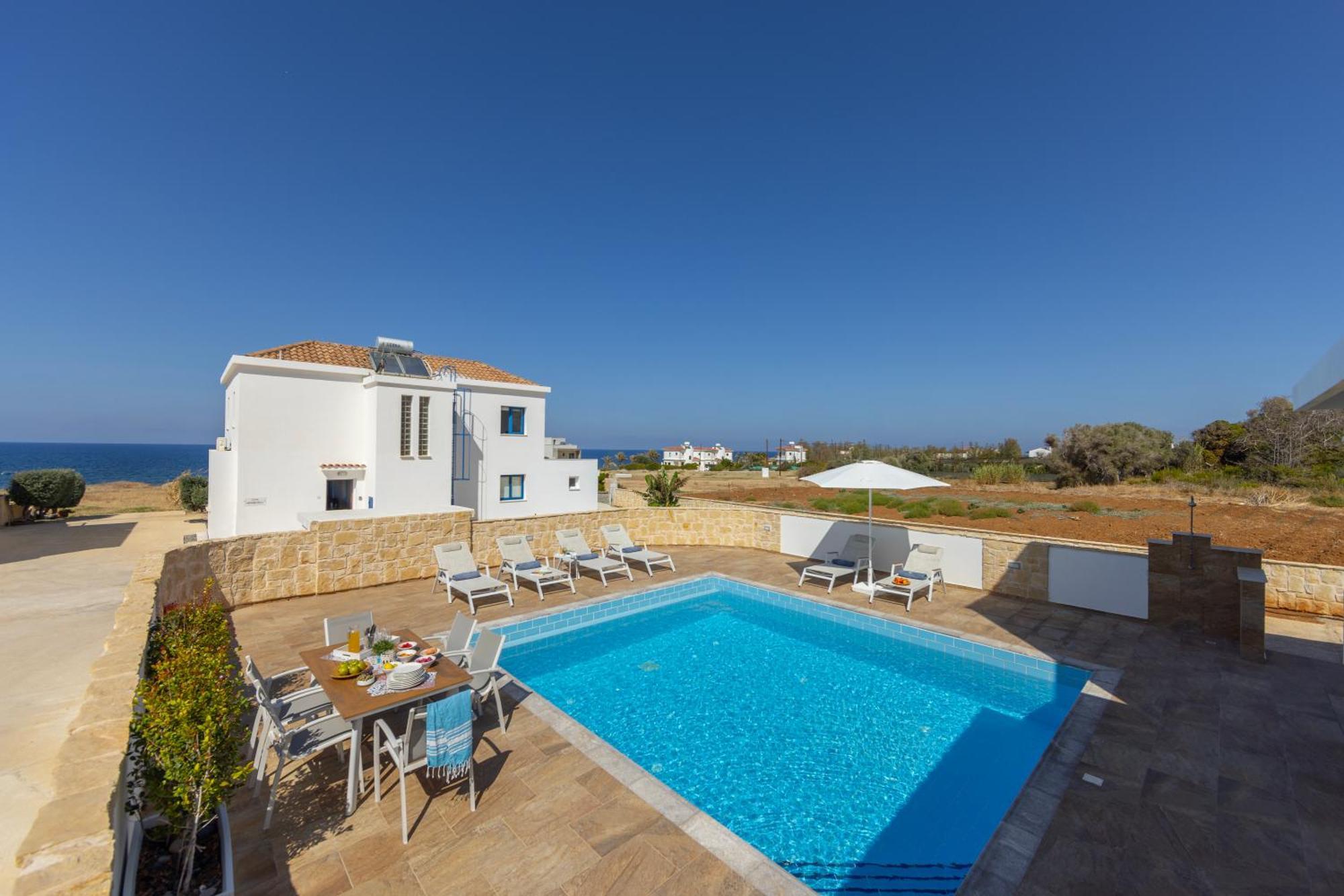 Diana Seaside Villas 포모스 객실 사진